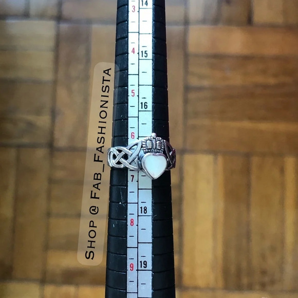 Mother of pearl Sterling Silver Claddagh ring size 6.5 - Picture 12 of 12